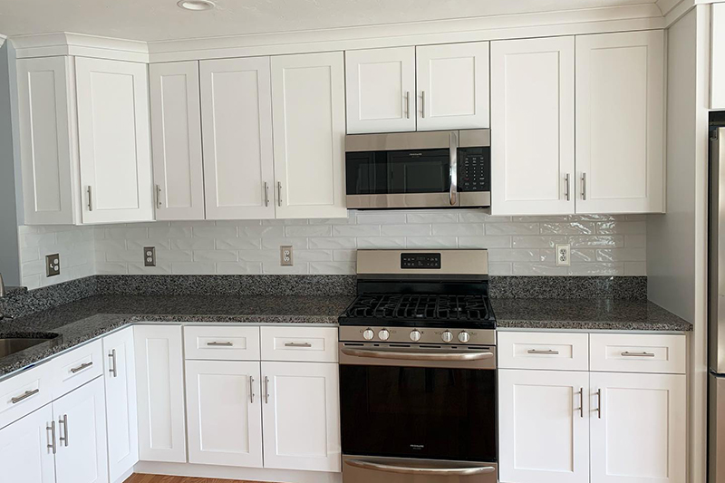 white-backsplash